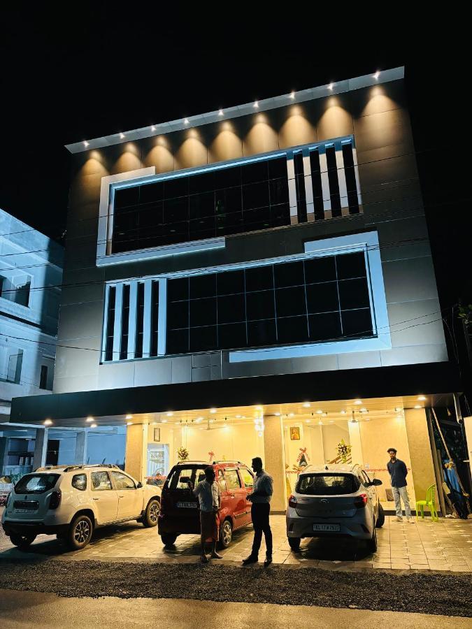 Silverstone Inn Nedumbassery Exterior photo