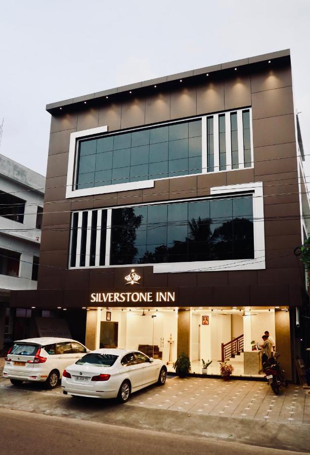 Silverstone Inn Nedumbassery Exterior photo