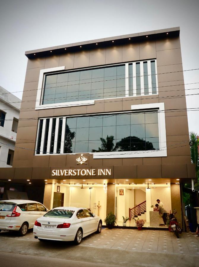 Silverstone Inn Nedumbassery Exterior photo