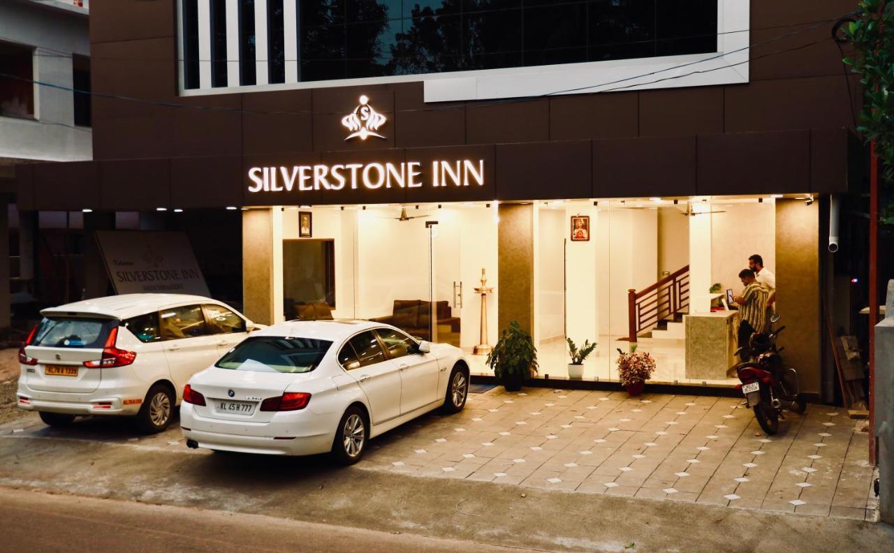 Silverstone Inn Nedumbassery Exterior photo