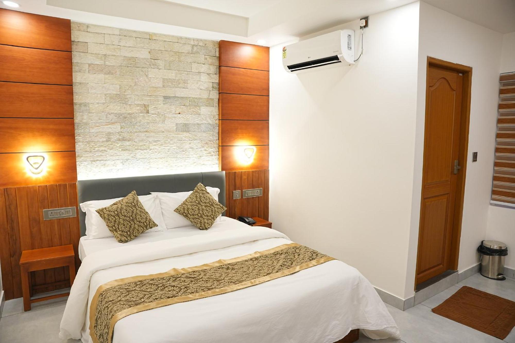 Silverstone Inn Nedumbassery Exterior photo