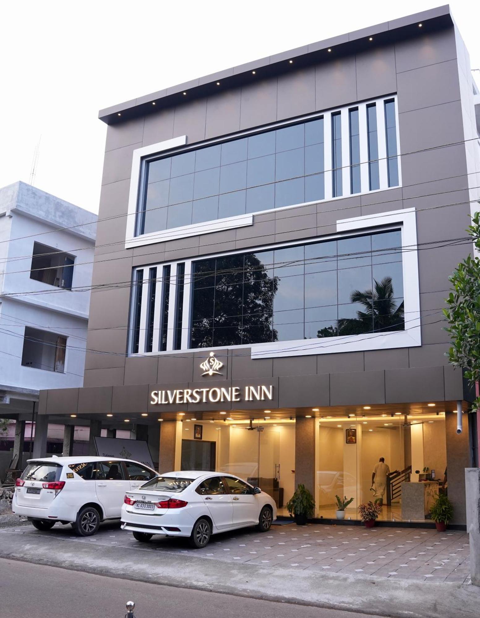Silverstone Inn Nedumbassery Exterior photo